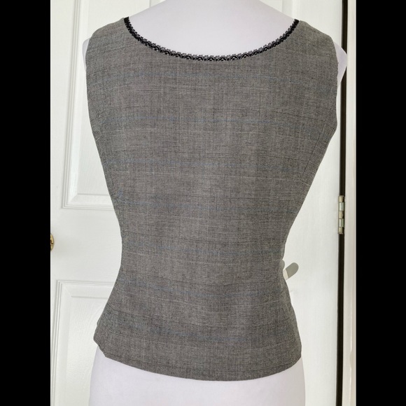 Tahari Sleeveless Top - Size 6 Petite - Picture 2 of 8